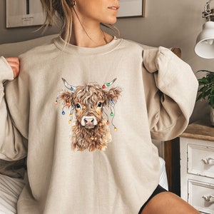 Highland cow Christmas Sweatshirt Cow Christmas Sweater, Western Cow Sweatshirt, Highland cow gift for her, Cow Christmas Gift