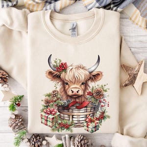 Cow Christmas Sweatshirt, Christmas Highland Cow Sweatshirt, Cute Cow Christmas Sweatshirt, Christmas crewneck cow sweater, Cow gift for her