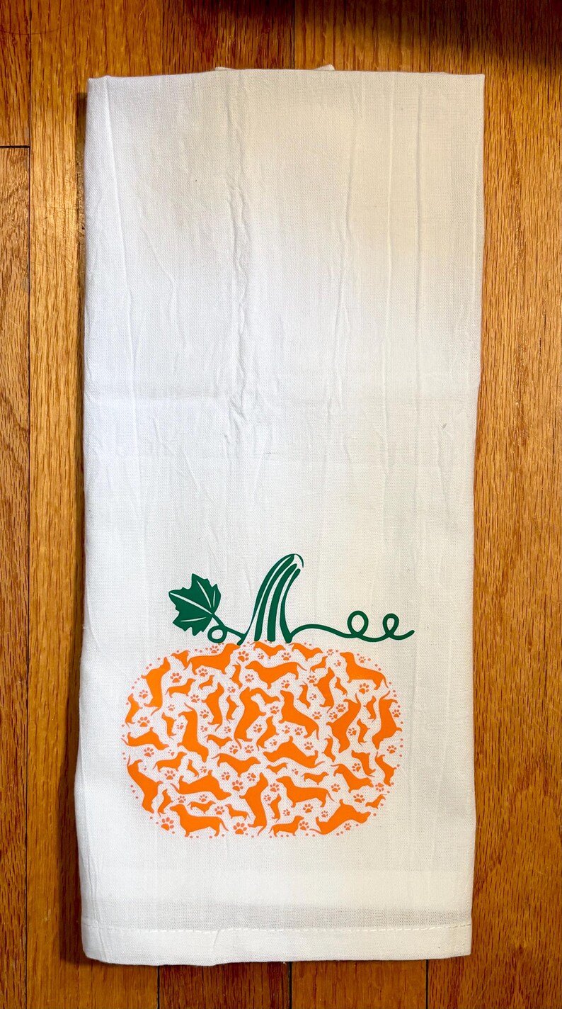 Dachshund kitchen towel, Halloween dachshund, halloween home decor, flour sack kitchen towel. Dachshund towel. 画像 3