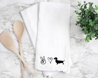 Dachshund kitchen towel, dachshund mom, dachshund home decor, flour sack kitchen towel. Dachshund towel. Dachshund gift. Dachshund