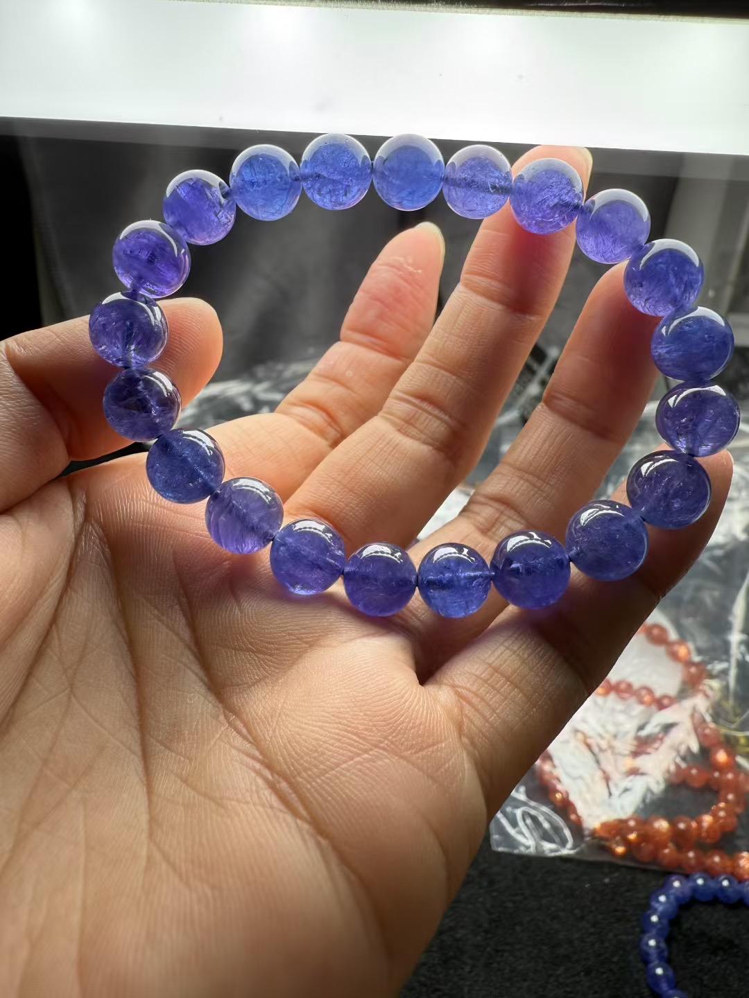 ʚしののんɞ出品です タンザナイト10ミリから10.8ミリ　内径16.5 高品質++]タンザナイトブレスレット（約11.5mm玉） - 埼玉県吉川市の