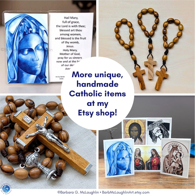 Puede incluir: Un collage de art&iacute;culos cat&oacute;licos, que incluyen rosarios, cruces e impresiones art&iacute;sticas. El arte presenta im&aacute;genes de Jes&uacute;s, Mar&iacute;a y otras figuras religiosas. El texto de la imagen dice: "&iexcl;M&aacute;s art&iacute;culos cat&oacute;licos &uacute;nicos y hechos a mano en mi tienda Etsy!"