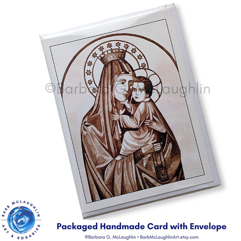 Puede incluir: Tarjeta artesanal empaquetada con una ilustraci&oacute;n en tonos sepia de una figura religiosa y un ni&ntilde;o. La tarjeta est&aacute; sellada en pl&aacute;stico transparente. El texto en la tarjeta dice "Packaged Handmade Card with Envelope".