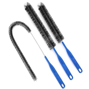 Peut inclure: Quatre goupillons avec des poils noirs et des manches bleus. Trois brosses ont des poils longs et droits, tandis qu'une est incurvée. Les manches sont texturés pour l'adhérence et ont un trou pour suspendre.