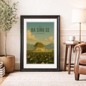 Pode incluir: Impressão artística emoldurada com uma ilustração de paisagem de Ba Sing Se, com um grande edifício e a cidade circundante. A impressão tem um fundo verde-azulado com o texto "Visit Ba Sing Se" e "There is no war here."