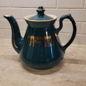 Vintage hal jaren 60 groen goud theepot met 6 kopjes uit het midden van de eeuw
