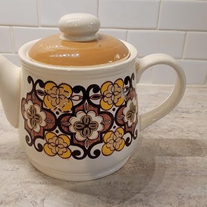 Vintage Sadler England stoneware teapot 1970s geometric flowery design from Staffordshire, Sadler Retro Teapot, 5 Cup Stoneware Teapot