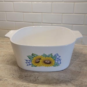 Vintage Corningware Sunsations Sunflower 1.5 Quart Casserole Dish