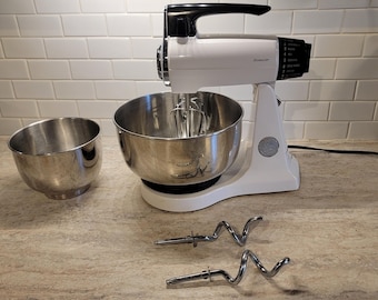 Vintage Sunbeam 12-Gang Mixmaster Mixer mit Schüsseln