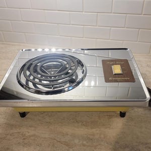 Buffet vintage à simple élément de la gamme Dominion, modèle 1451, acier vintage américain, cuisinière électrique vintage, rétro électrique Harvest Gold