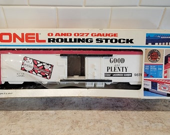 Train Lionel vintage Lionel 6-9878 GOOD & PLENTY Reefer réglisse avec panneau d'affichage.