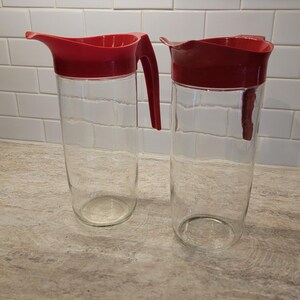 Vintage Anchor Hocking Clear Glass Pitchers with Red Plastic Handle, Vintage Pitchers, Set of 2