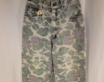 Womans Vintage 1980s whitewash printed jeans made by Forenza size 4