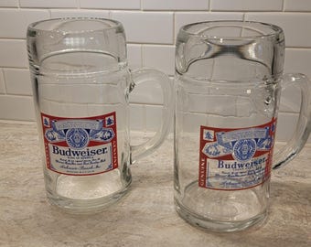 Jarra de cerveza Budweiser Anheuser-Busch de vidrio grueso transparente de 18 oz (1 litro), juego de 2 unidades, estilo años 70.