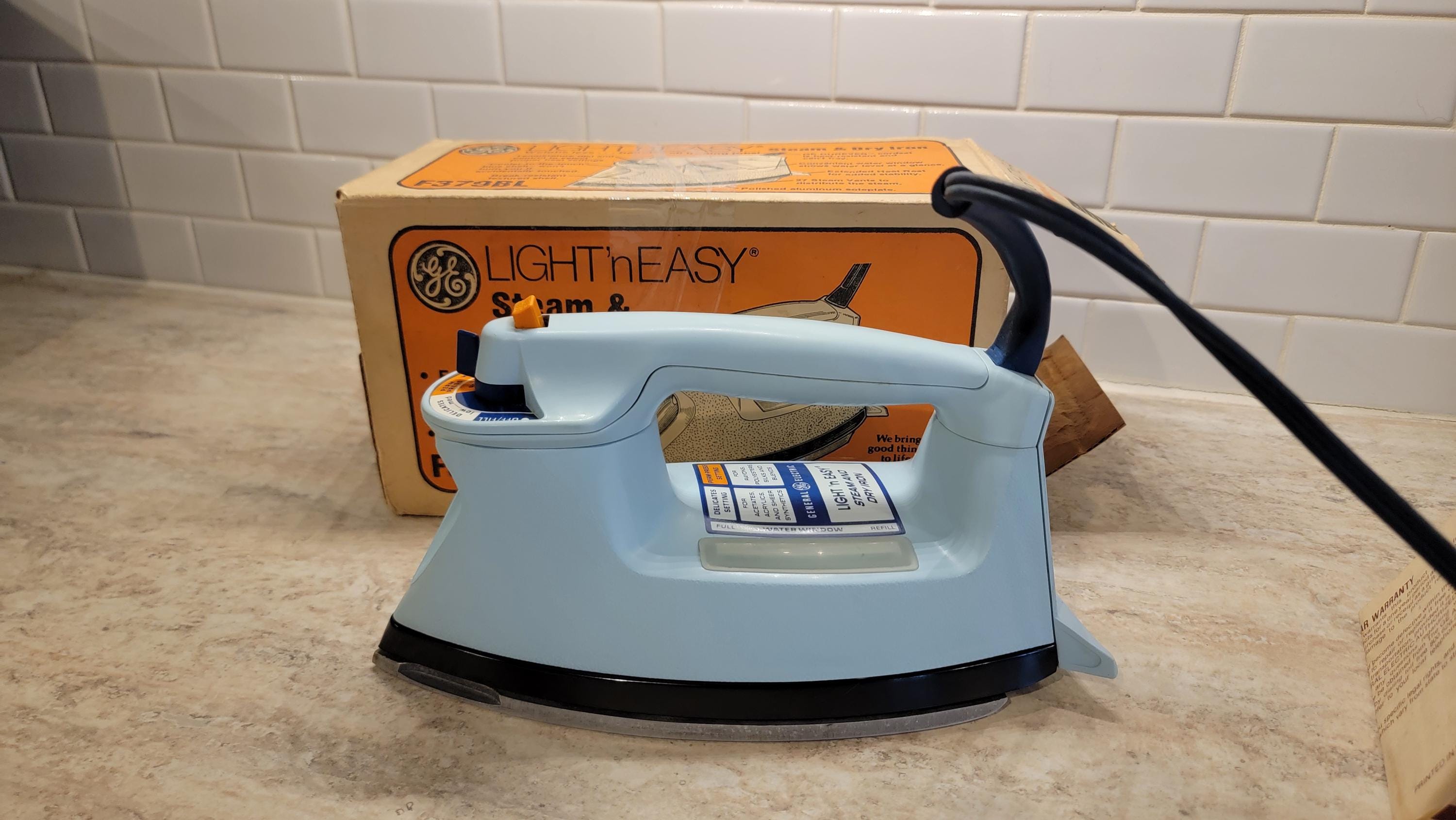 Vintage 1980s GE General Electric Light N Easy Powder Blue Iron