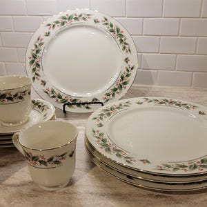 Vintage Christmas Dinnerware Plate Set, 11 Piece Porcelain Ware Holly Yuletide Plate Cup Christmas Set, Made in Japan