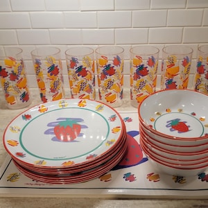Vintage 1990s Dinnerware Set, Leahy Designs Plastic Dinnerware, Strawberry Fruit Pattern, Set of 8
