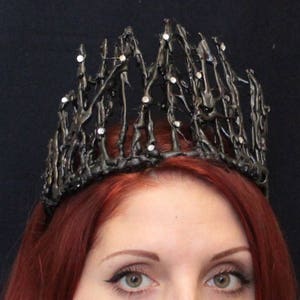 Halloween сrown, black witch tiara, black gothic crown, black fancy tiara, halloween queen hairpiece, evil queen crown, gothic tiara, witch
