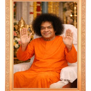 Lámina artística vintage de Sathya Sai Baba en marco dorado (28 x 35 cm)