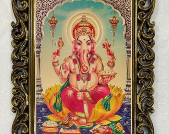 Impresión dorada de Shree Ganesh en marco de madera tallada (58 x 43 cm)