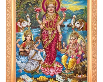 Impresión de Lakshmi Saraswati Ganesha, obra de arte Zari en marco dorado de cobre (35,5 x 45,7 cm)