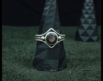 Vintage 1970s silver ring set with a smoky quartz