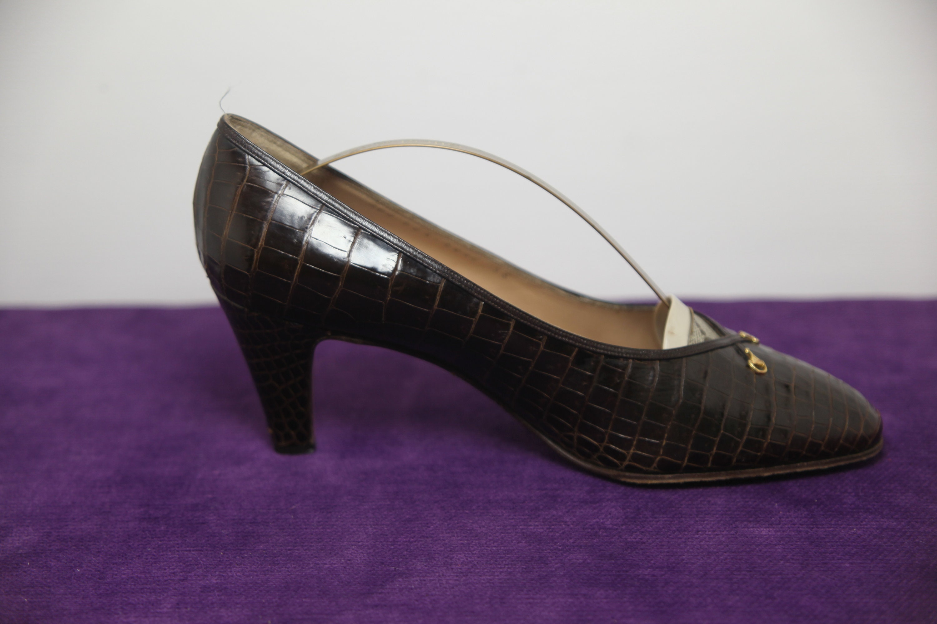 Vintage Louis Feraud crocodile leather black mules size 6 with 2 inch heels