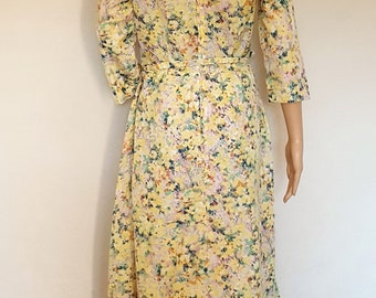 Year 50 flower dress vintage dresse Galeries Lafayette