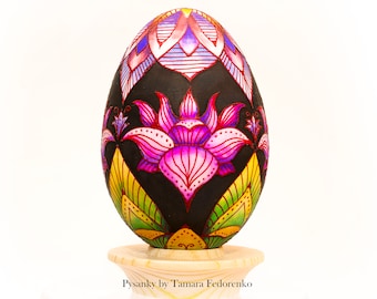 Regalo ucraniano. Pysanka real, un gran huevo de gallina. Huevo pintado con cera con diseño de flor de loto. Colores brillantes Decoración del hogar Regalo sincero. Hecho en Kyiv