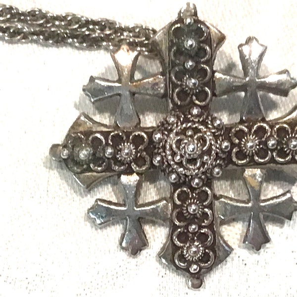 Pendentif et chaîne en argent, broche antique croix de Jérusalem des années 1920