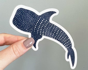 Pegatina de tiburón ballena en acuarela: vinilo impermeable con vida marina.