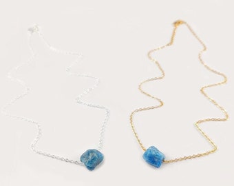 Collana di apatite, collana placcata in oro con pietra forata di apatite grezza, collana di apatite grezza, collane con ciondoli di cristallo curativo placcati in oro 22k