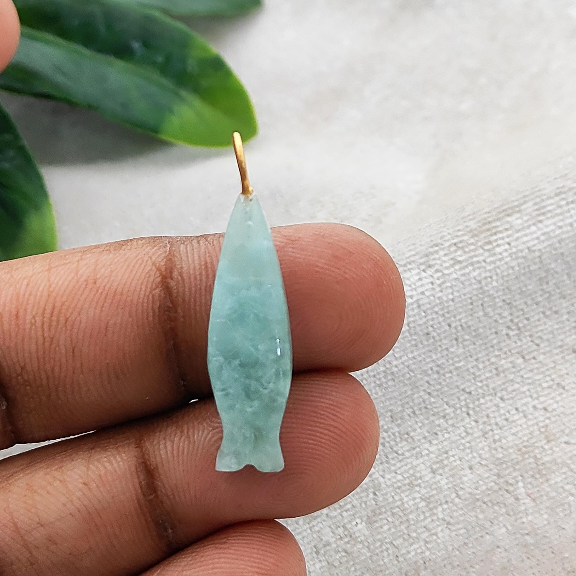 Pendentif Poisson En Amazonite Et émeraude Quartz – Sculpté à La Main, Plaqué Or, Inde