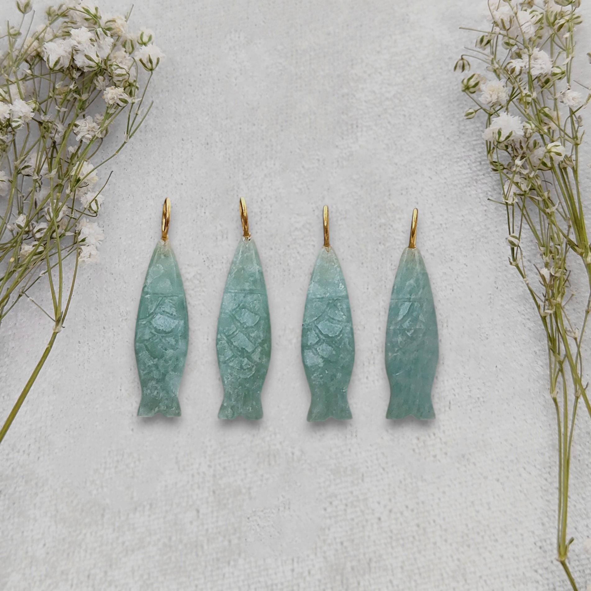 Pendentif Poisson En Amazonite Et émeraude Quartz - Sculpté Main - Plaqué Or Jaune - 40 Mm