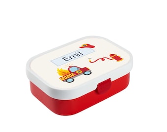 Brotdose Mepal mit Namen, Lunchbox & Trinkflasche  für Jungen mit Obsteinsatz und Gabel, Motiv Feuerwehr