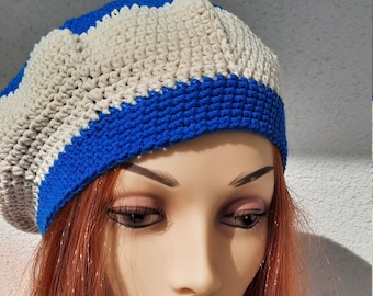 Zomerse baret, blauw-gebroken wit, parelmoeren knoop, hoofdomtrek ca. 50 - 54 cm