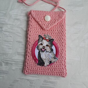 Étui pour téléphone portable/smartphone pour fille en rose avec un Yorkshire terrier cousu main