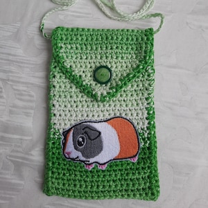 Étui pour portable/smartphone avec un dégradé vert-blanc avec un cochon d'Inde cousu main dessus