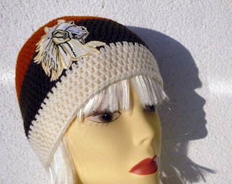 Girl's beanie for horse friends, stripes in wool white rust dark brown; with mould