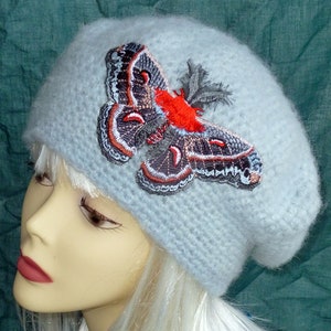 Beret, light grey-green with butterfly in blue-red-grey-rust, approx. 55 60 cm head circumference, hand-sewn, alpaca silk image 1