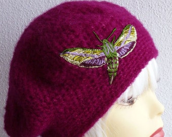 Beret in alpaca silk, mulberry tone with hand-stitched butterfly, purple-green-yellow