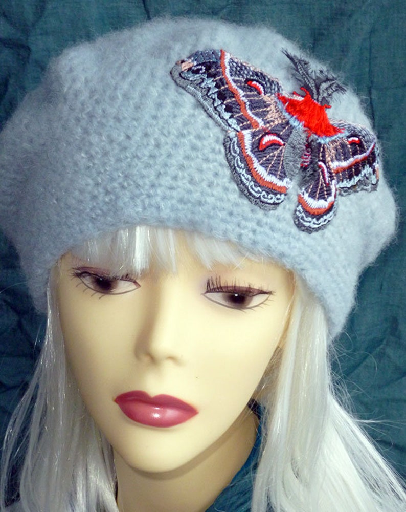 Beret, light grey-green with butterfly in blue-red-grey-rust, approx. 55 60 cm head circumference, hand-sewn, alpaca silk image 2