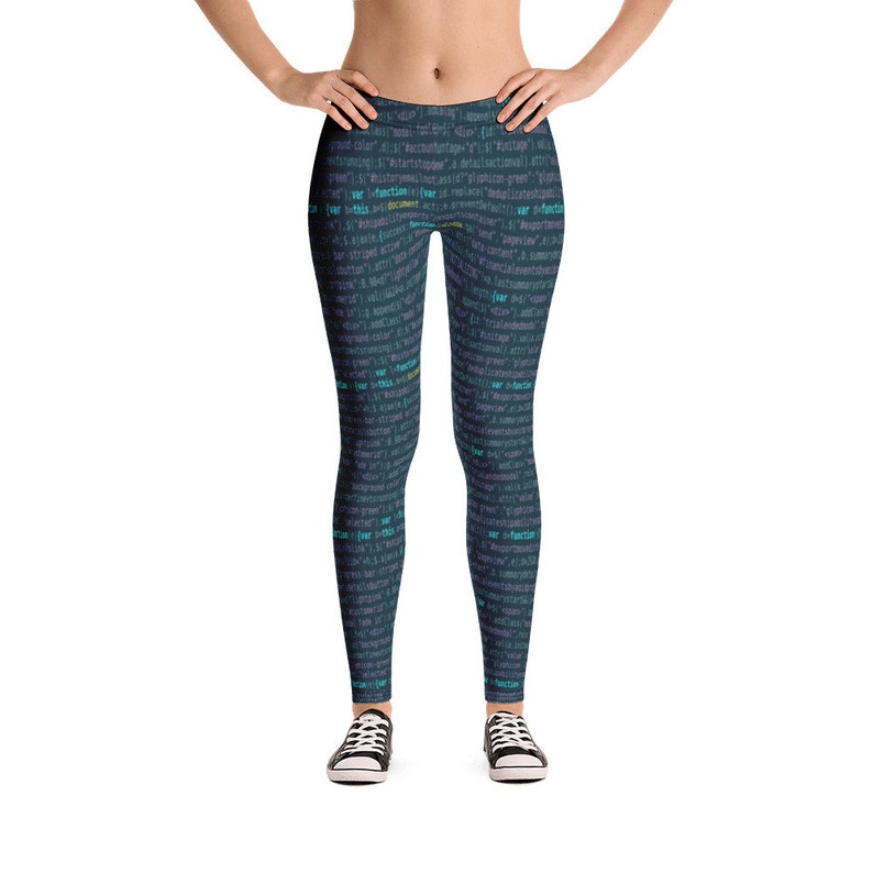 Peut inclure: Leggings noirs avec un motif de code bleu et vert.