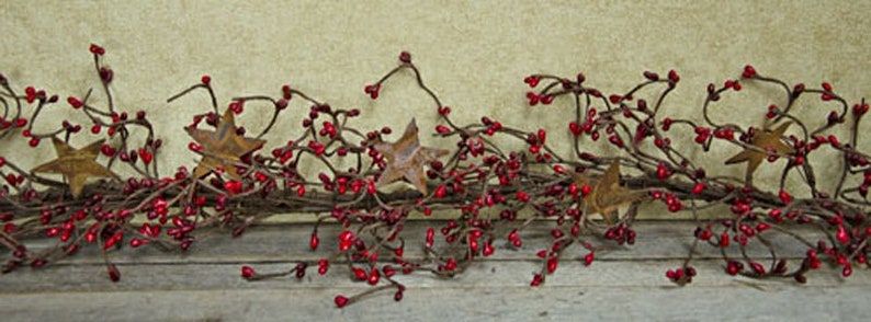 thumbnail image 2 of Pip Berry Garland With Rusty Tin Stars - 40 Inches - Seabreeze Blue/Green/Off-White - FT2979SB 2 of 2