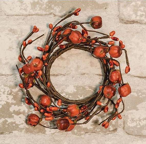Candle Ring / Napkin Ring - Pip Berry With Rusty Tin Stars - Old Gold