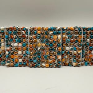 Ronde 8 mm doornige Oyster & Kingman Turquoise gekalibreerde cabochons - per kaart verkocht
