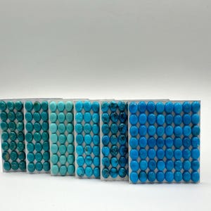 OVAAL 6 x 8 mm - Kingman Turquoise gekalibreerde cabochons - afzonderlijk verkocht - per volledige kaart verkocht - gestabiliseerd, natuurlijke kleur