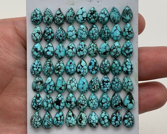 5 x 8 mm ペアシェイプ - 天然スパイダーウェブ キングマンターコイズ 