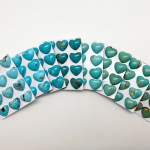 16 mm HEART - Kingman Turquoise Calibrated Cabochons - Vendido Individualmente - Vendido por Cartão - Estabilizado, Cor Natural