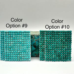 K&ouml;nnte beinhalten: Zwei quadratische t&uuml;rkisfarbene Mosaikfliesen, beschriftet mit "Color Option #9" und "Color Option #10". Die Fliesen bestehen aus kleinen, runden t&uuml;rkisfarbenen Steinen. Der Hintergrund ist schlicht wei&szlig;.